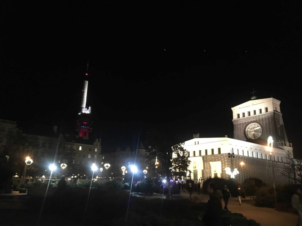 【写真有り】プラハのクリスマスマーケット：メトロのJiřího z Poděbrad駅